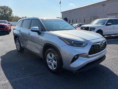 2024 Toyota Highlander LE