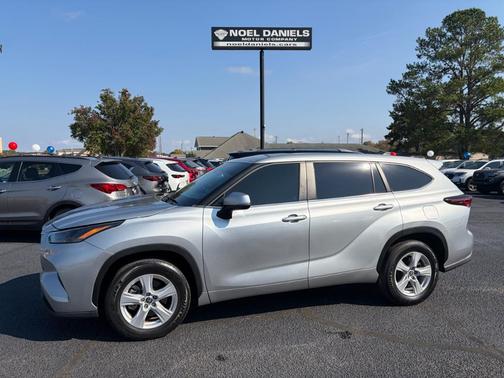 2024 Toyota Highlander LE