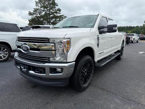 White 2018 Ford F-250 Lariat