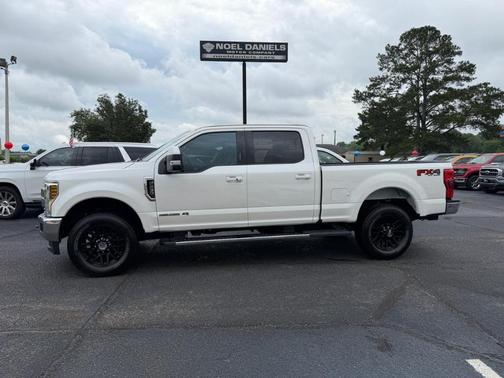 White 2018 Ford F-250 Lariat