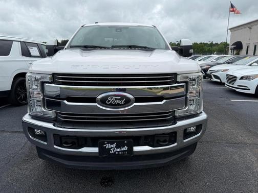 White 2018 Ford F-250 Lariat