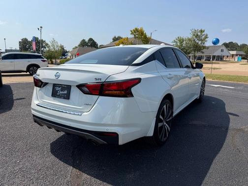 White 2022 Nissan Altima 2.5 SR