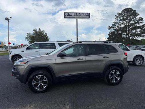 Tan 2017 Jeep Cherokee Trailhawk