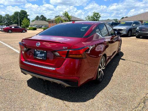 2022 Nissan Altima 2.5 SR