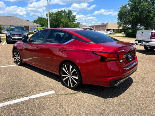 2022 Nissan Altima 2.5 SR