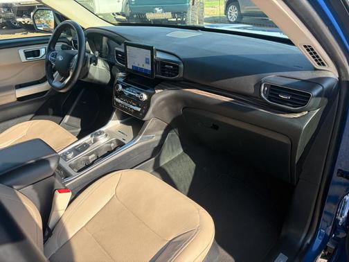 Blue 2021 Ford Explorer Limited