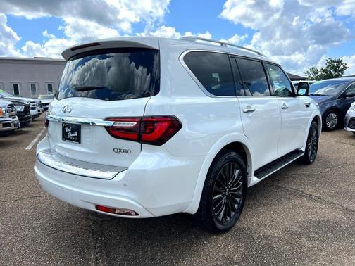 2024 INFINITI QX80 SENSORY