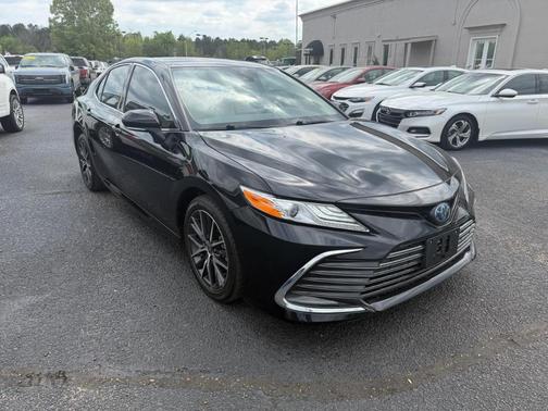 Black 2022 Toyota Camry Hybrid XLE
