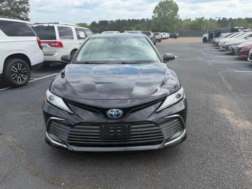 Black 2022 Toyota Camry Hybrid XLE