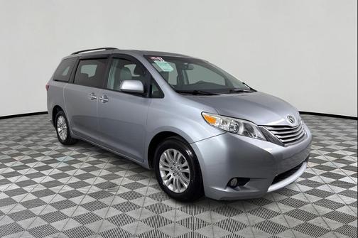 2017 Toyota Sienna XLE