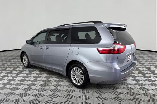 2017 Toyota Sienna XLE