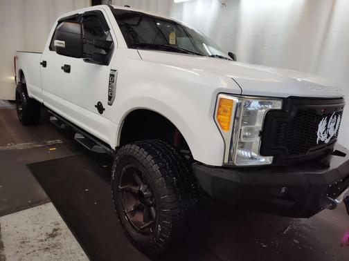 Oxford White 2017 Ford F-350 XLT