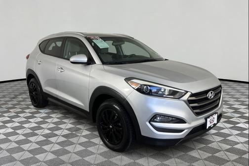 Molten Silver 2016 Hyundai TUCSON SE
