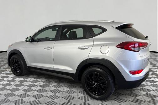 Molten Silver 2016 Hyundai TUCSON SE