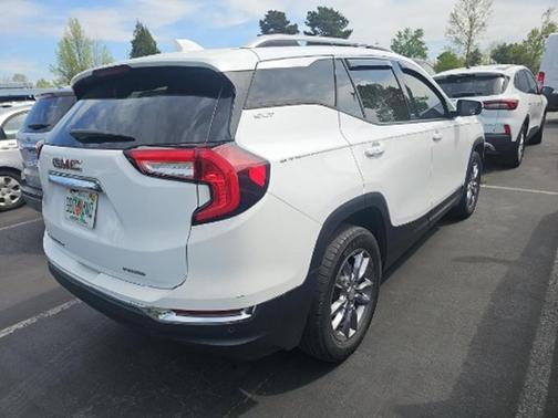 Summit White 2022 GMC Terrain SLT
