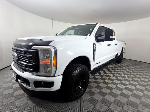 Oxford White 2023 Ford F-350 XLT