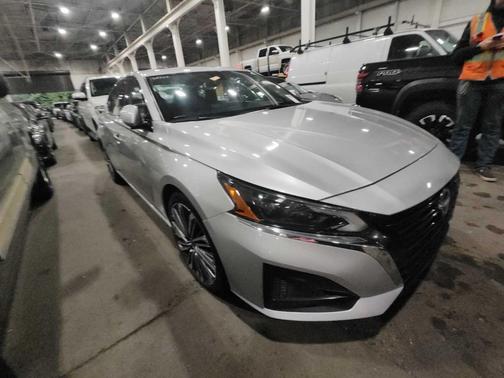 Brilliant Silver Metallic 2023 Nissan Altima 2.5 SL