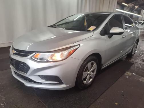 Silver Ice Metallic 2018 Chevrolet Cruze LS