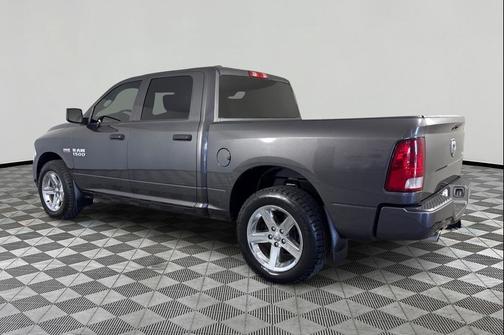 Brilliant Black Crystal Pearlcoat 2018 RAM 1500 Express