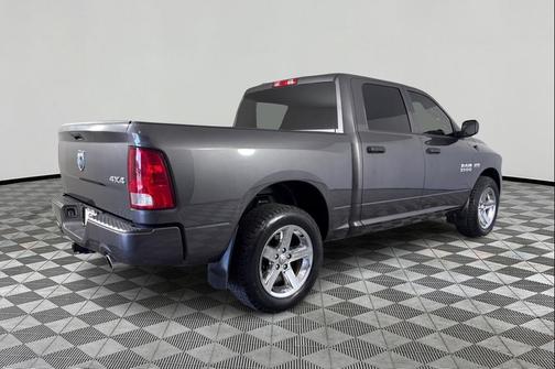 Brilliant Black Crystal Pearlcoat 2018 RAM 1500 Express