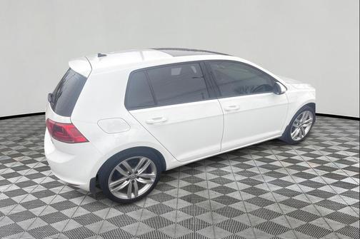 2017 Volkswagen Golf 