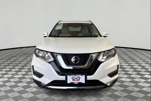 Pearl White 2018 Nissan Rogue SV