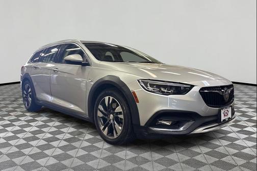 Quicksilver Metallic 2018 Buick Regal TourX Essence