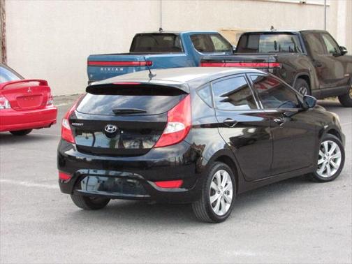 2012 Hyundai Accent SE