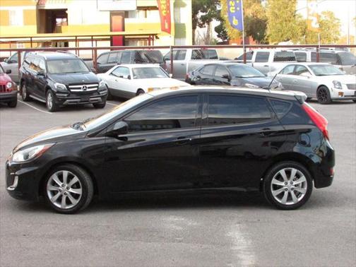 2012 Hyundai Accent SE