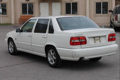 1999 Volvo S70 Base 4dr Sedan