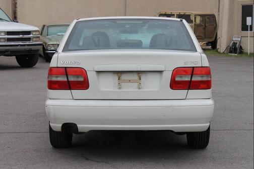 1999 Volvo S70 Base 4dr Sedan