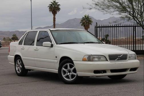 1999 Volvo S70 Base 4dr Sedan