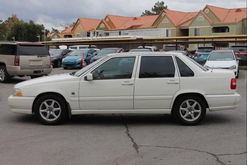 1999 Volvo S70 Base 4dr Sedan
