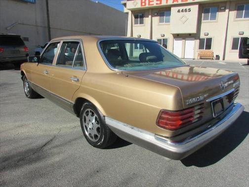 1984 Mercedes-Benz E-Class 300 SD 4dr Turbodiesel Sedan