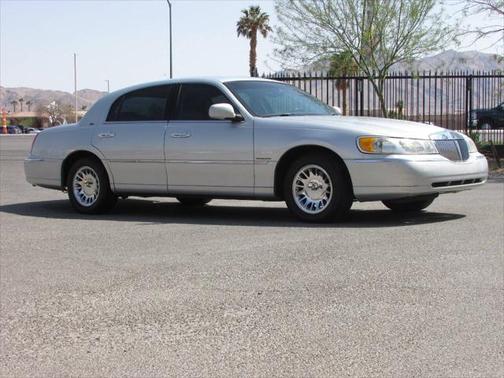 2002 Lincoln Town Car Cartier 4dr Sedan