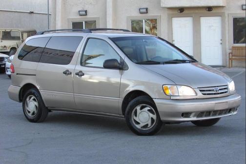 2001 Toyota Sienna LE