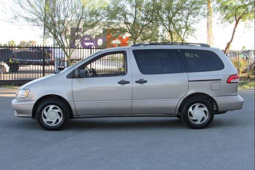 2001 Toyota Sienna LE