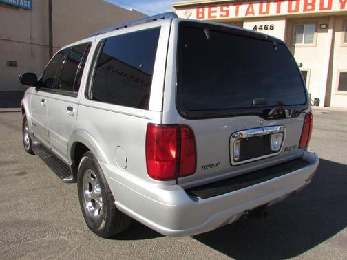 Silver Clearcoat Metallic 2000 Lincoln Navigator Base