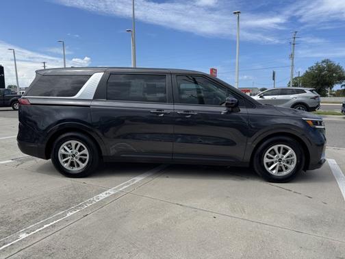 2023 Kia Carnival LX