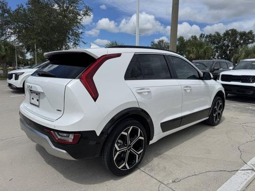 2023 Kia Niro SX Touring
