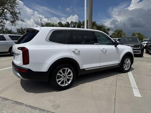 2022 Kia Telluride LX