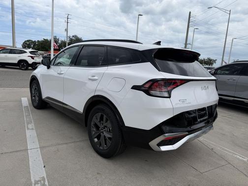 Glacial White Pearl 2024 Kia Sportage SX