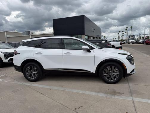 Glacial White Pearl 2024 Kia Sportage SX