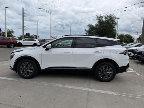 Glacial White Pearl 2024 Kia Sportage SX