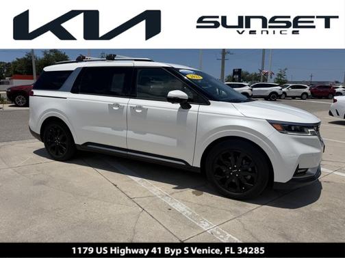 Snow White Pearl 2023 Kia Carnival SX