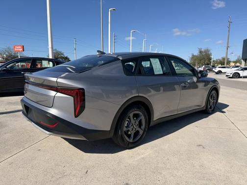2025 Kia K4 LXS
