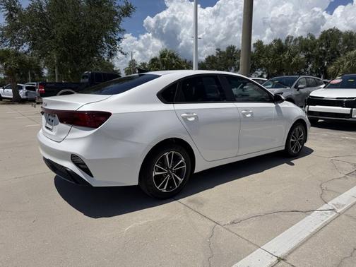 Snow White Pearl 2023 Kia Forte LXS