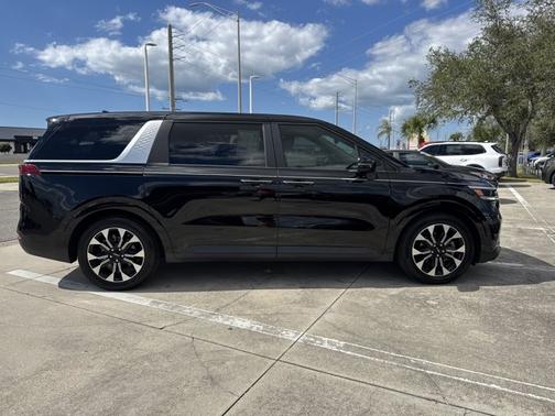 2022 Kia Carnival EX