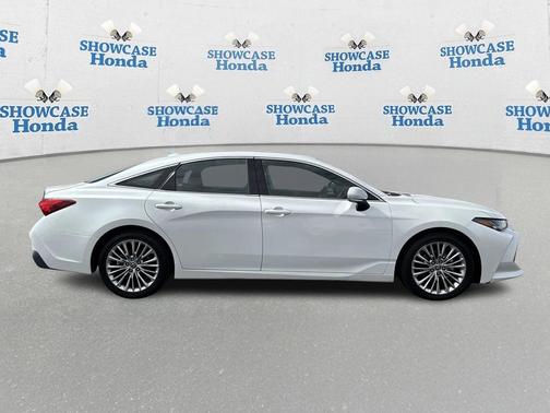 2022 Toyota Avalon Hybrid Limited