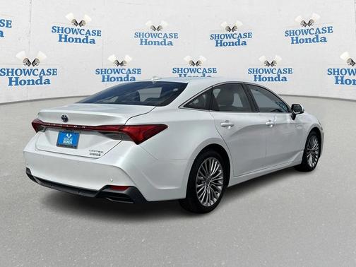 2022 Toyota Avalon Hybrid Limited